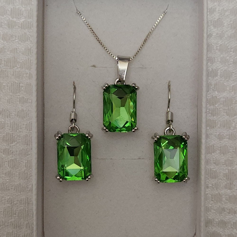 Light Green Gemstone Jewelry Set